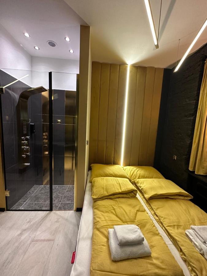 לודז' Darkhouse Versace Gold מראה חיצוני תמונה